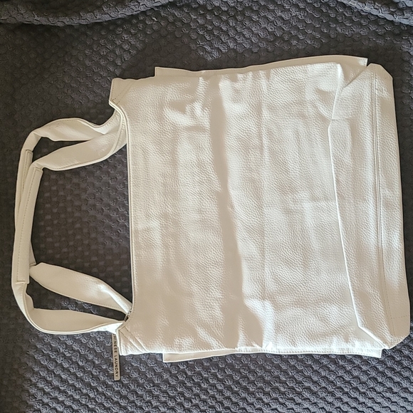 Chinese Laundry purse - Picture 2 of 5